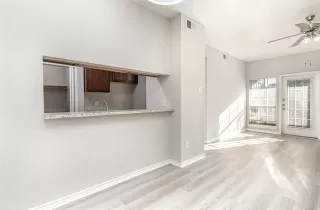 Photo #6: 21077556 Listing