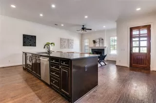 Photo #4: 21077668 Listing