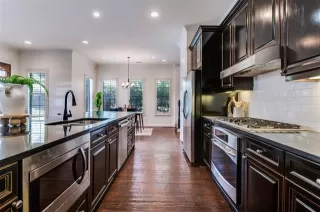 Photo #5: 21077668 Listing