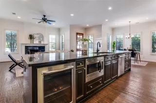 Photo #6: 21077668 Listing