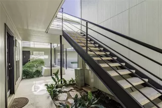 Photo #4: 21078577 Listing