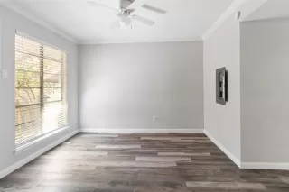 Photo #4: 21079003 Listing