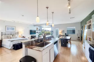 Photo #4: 21079101 Listing