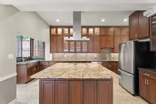 Photo #5: 21079110 Listing