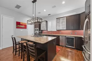 Photo #4: 21079139 Listing 