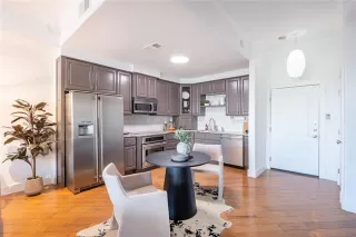 Photo #5: 21079156 Listing