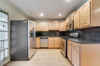 Photo #5: 21079424 Listing