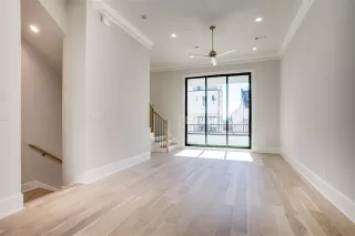 Photo #5: 21079507 Listing