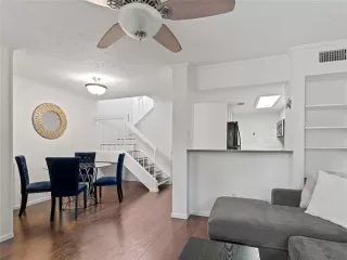 Photo #3: 21080457 Listing