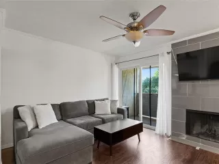 Photo #4: 21080457 Listing