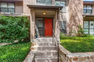 Browse active condo listings in GLEN OAKS