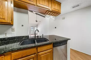 Photo #6: 21080656 Listing 