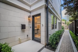 Photo #2: 21080997 Listing 