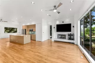 Photo #5: 21081075 Listing 