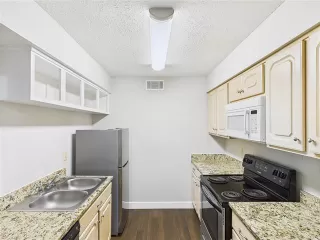 Photo #3: 21081096 Listing