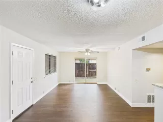 Photo #4: 21081096 Listing