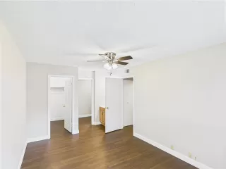 Photo #6: 21081096 Listing