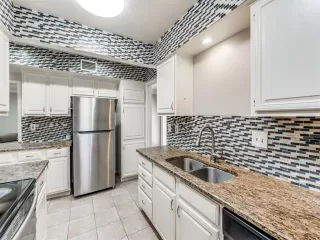 Photo #5: 21081148 Listing