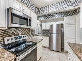 Photo #6: 21081148 Listing