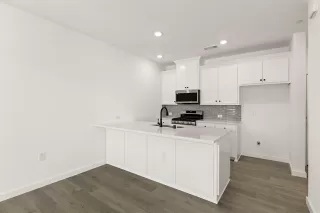 Photo #5: 21081859 Listing 