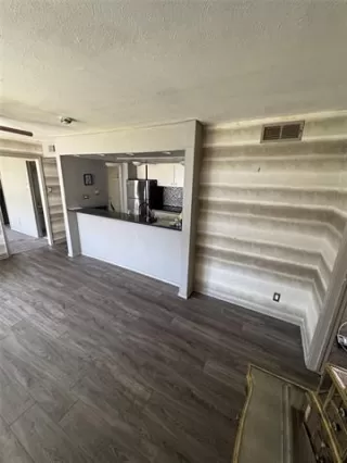 Photo #6: 21082075 Listing