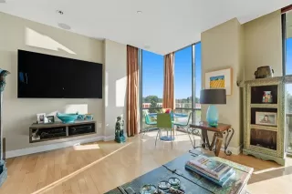 Photo #3: 21082309 Listing