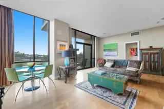 Photo #4: 21082309 Listing