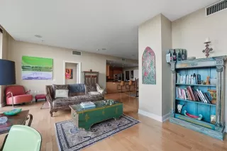 Photo #5: 21082309 Listing