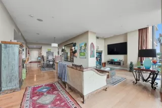 Photo #6: 21082309 Listing