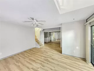 Photo #4: 21082505 Listing