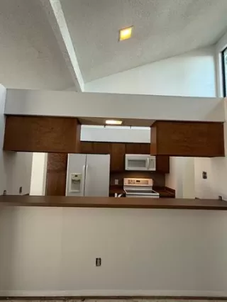 Photo #2: 21083597 Listing