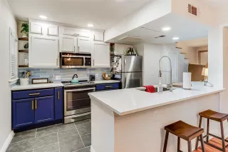 Photo #2: 21083662 Listing