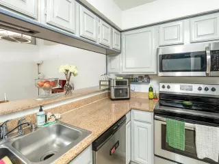 Photo #5: 21083902 Listing 