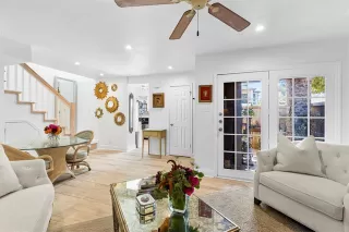Photo #2: 21084443 Listing