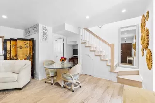 Photo #5: 21084443 Listing