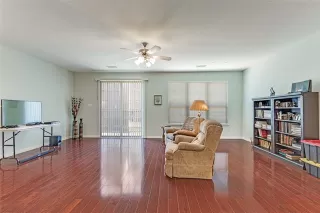 Photo #4: 21085988 Listing