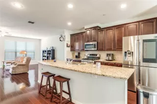 Photo #6: 21085988 Listing