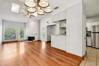 Photo #5: 21086339 Listing