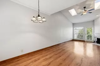 Photo #6: 21086339 Listing