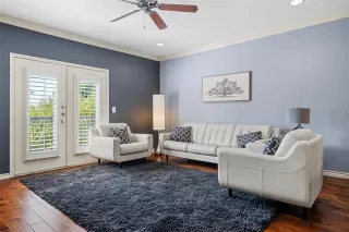 Photo #5: 21086432 Listing