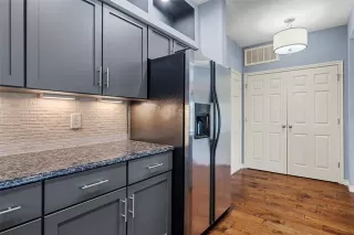 Photo #6: 21086432 Listing