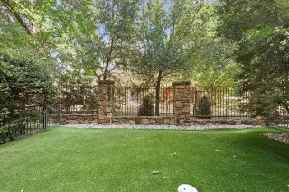 Photo #6: 21087447 Listing