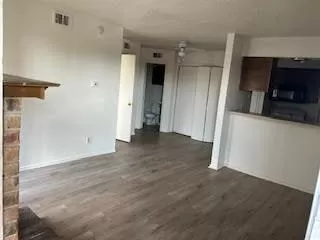 Photo #5: 21087593 Listing