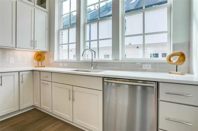 MLS: 21088112 Condo For Sale