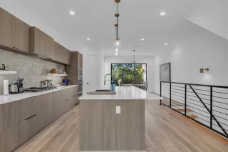 Photo #4: 21088475 Listing