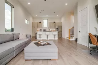 Photo #5: 21088755 Listing 