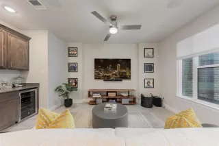 Photo #4: 21088893 Listing 