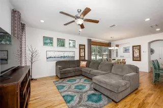 Photo #4: 21089251 Listing