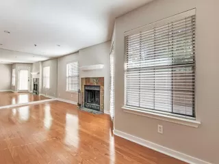 Photo #5: 21090021 Listing