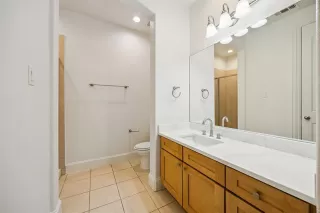 Photo #4: 21090109 Listing